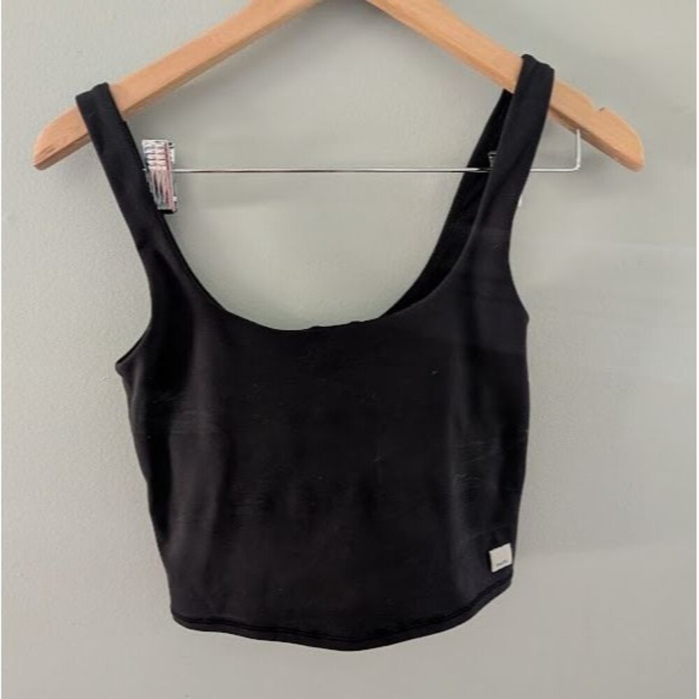 Vuori Top Women XS Black Daily Crop Tank Scoop Neck Light Athletic Performance